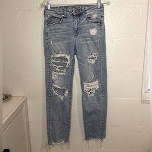 Size 4 American Eagle High Waisted Mom jeans